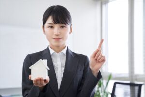 若い女性営業マン